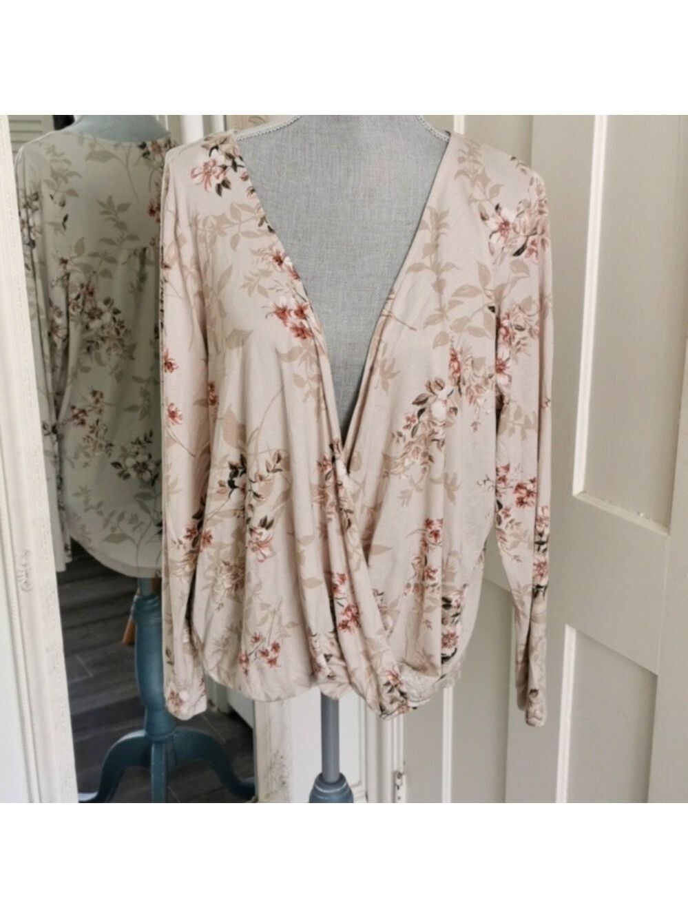 NWT Torrid super soft floral knit surplice neckline. Size 0